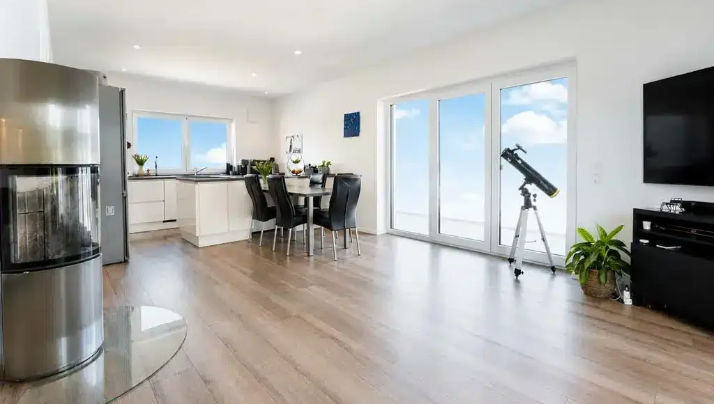 Oppenhome Immobilien - Anwesen mit Bungalow-Charakter in Linz am Rhein (Wohn - und Essbereich)
