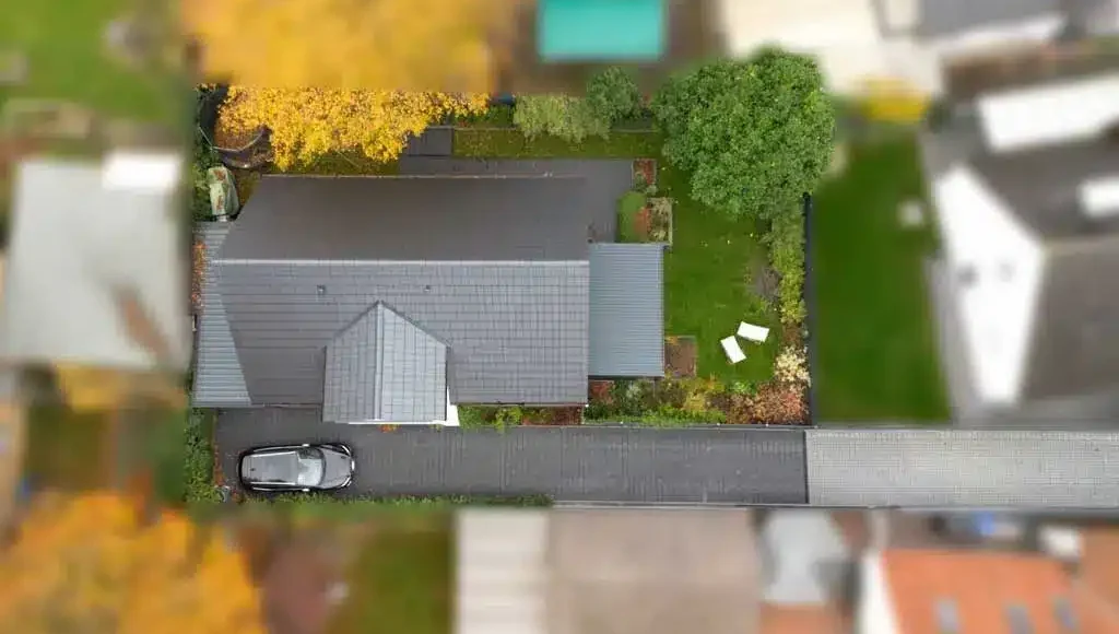 Oppenhome Immobilien - Modernes Einfamilienhaus aus 2022 (Drohnenaufnahme von oben)