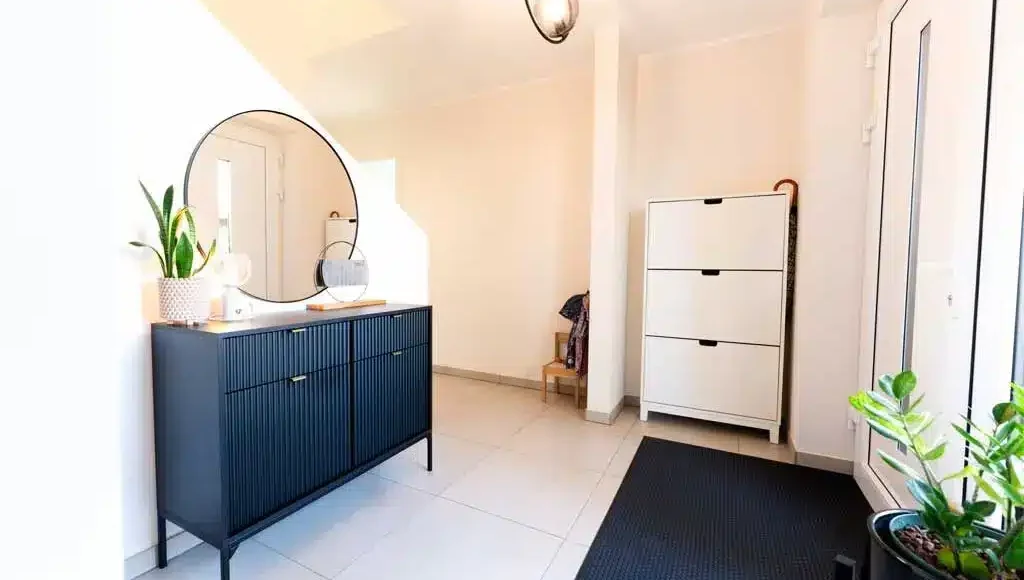 Oppenhome Immobilien - Modernes Einfamilienhaus aus 2022 (Flur)