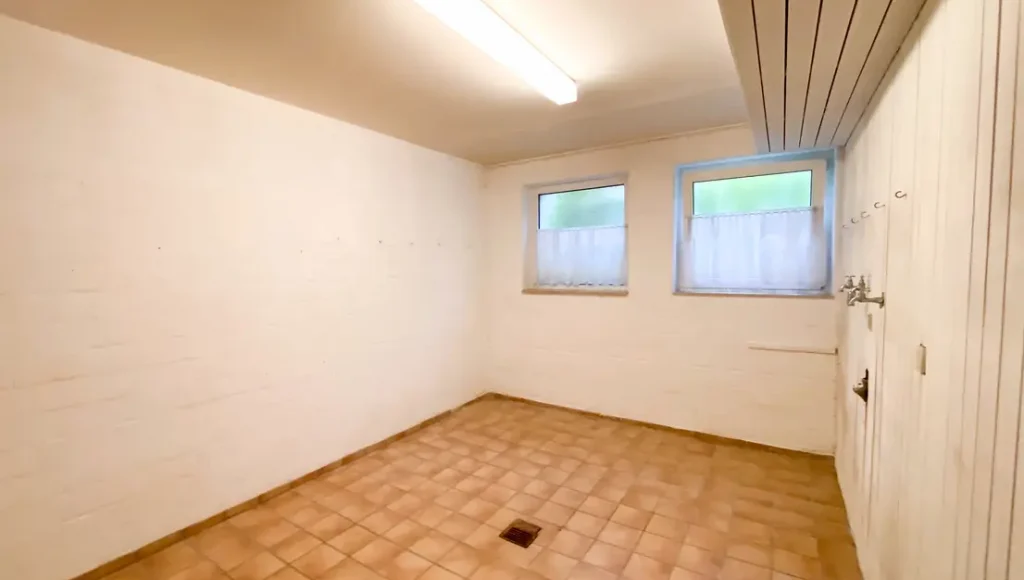 Oppenhome Immobilien _ Ideale Ruamaufteilung in ruhiger, zentraler Lage (Hauswirtschaftsraum)