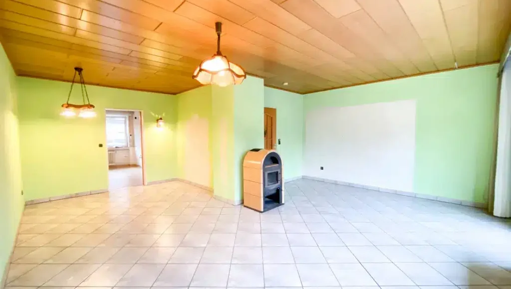 Oppenhome Immobilien _ Ideale Ruamaufteilung in ruhiger, zentraler Lage (Wohnzimmer)