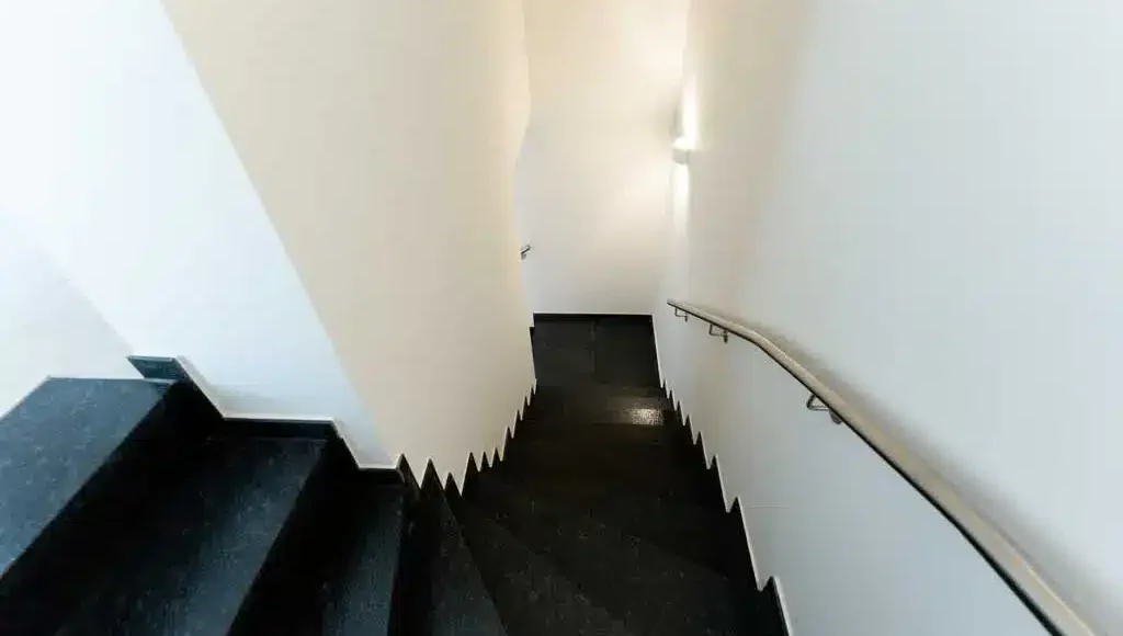 Oppenhome-Immobilien - Energieeffizientes und modernes Wohnen (Treppenhaus)